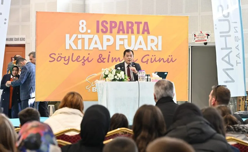 Japon deprem uzmanı Yoshinori Moriwaki, 8. Isparta Kitap Fuarı’nda kitaplarını