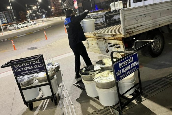 Zabıta Ekipleri Otobüsle Kova Ve Tencere İçerisinde Gönderilen Gıda Ürünlerine El Koydu