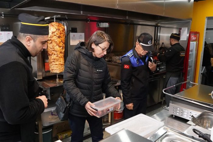 Zabıta Ekiplerinin Gıda Sektöründeki Denetimleri Sürüyor