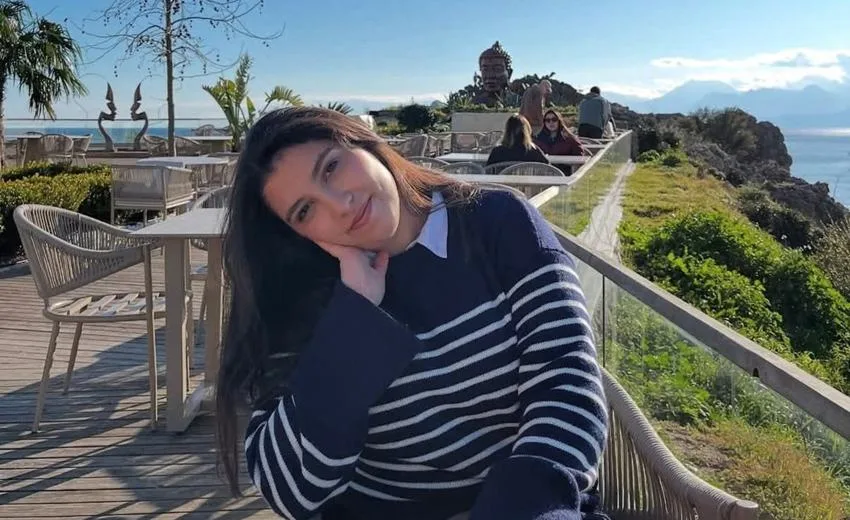 Isparta’da üniversite eğitimi gören Emine Nazlı Eroğlu, genç yaşta geçirdiği