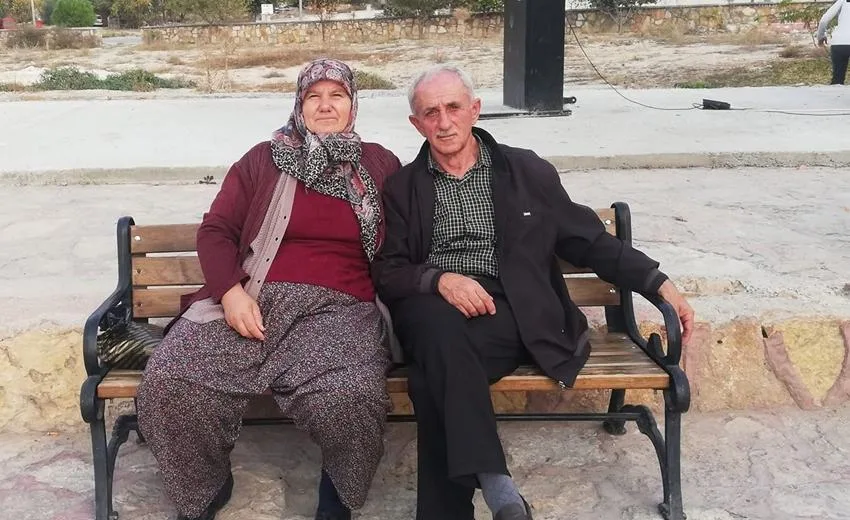 Isparta’nın Şarkikaraağaç ilçesi esnaflarından Mevlüt Demirtaş ile AK Parti İl