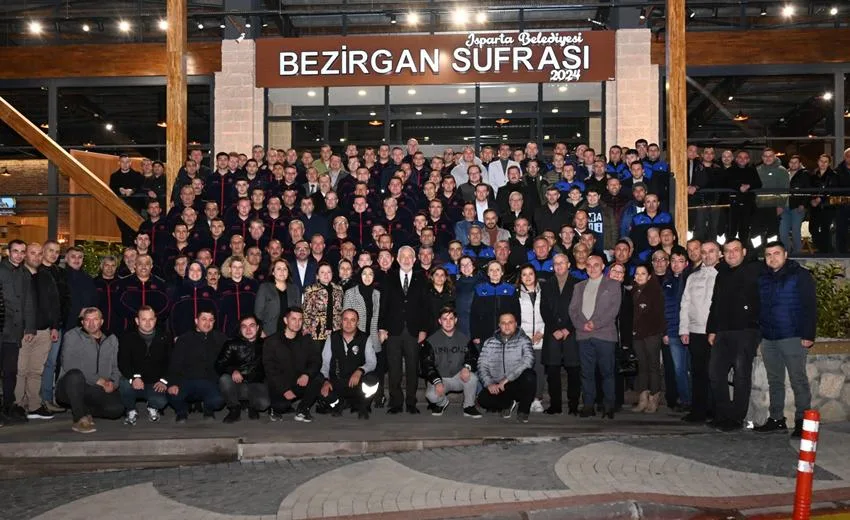 Isparta Belediye Başkanı Şükrü Başdeğirmen ve eşi Şadiye Başdeğirmen, belediyenin