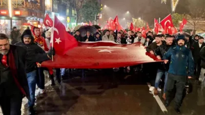 Isparta’da etkili olan şiddetli fırtına ve sağanak yağışa rağmen, Türk