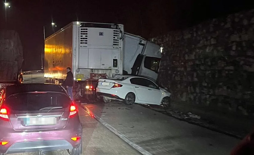 Dereboğazı Yolunda Feci Kaza Antalya–Isparta karayolu Dereboğazı mevkiinde meydana gelen kazada can pazarı yaşandı.
