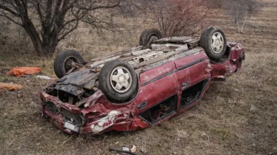 Gece Kaza Yaptı, Saatlerce Fark Edilmedi Isparta’nın Eğirdir ilçesinde meydana gelen trafik kazasında bir otomobilin şarampole