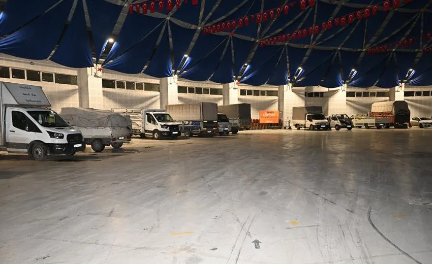 Isparta’da etkili olan soğuk hava, pazarcı esnafını olumsuz etkilerken, yaşanabilecek