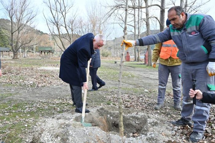 Başkan Başdeğirmen: “Amacımız Gölcük Tabiat Parkı’nın 2 Yıl İçinde Yemyeşil Olması”