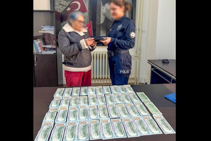 Isparta’da Örnek Davranış: 4 Bin 104 Dolar ve Yüzük Sahibine Teslim Edildi