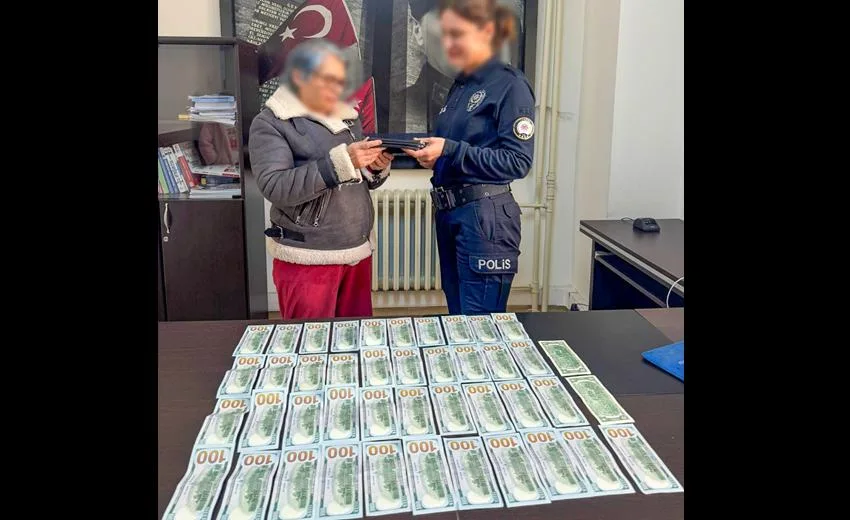 Isparta’da içerisinde 4 bin 104 Amerikan doları ve bir adet