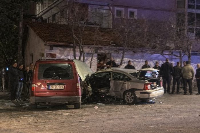 Isparta’da Kamyonet İle Otomobil Çarpıştı: Çok Sayıda Yaralı