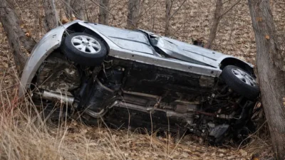 Isparta’da Feci Kaza: 1 Kişi Hayatını Kaybetti, 3 Yaralı Isparta’nın Yalvaç ilçesinde meydana gelen trafik kazası can aldı. Devrilen