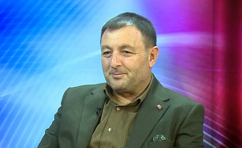 Milletvekili Zabun’dan Dereboğazı Yolu Eleştirilerine Sert Yanıt: “63 Kilometresini Biz Tamamladık” Osman Zabun, Dereboğazı Yolu üzerinden yöneltilen eleştirilere canlı yayında sert