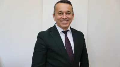 Isparta Bakkallar ve Bayiler Odası Başkanı Sinan Aydın, seyyar POS