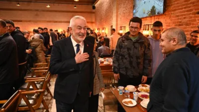 Isparta Belediye Başkanı Sükrü Başdeğirmen ve eşi Şadiye Başdeğirmen, personel