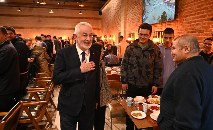 Isparta Belediye Başkanı Sükrü Başdeğirmen ve eşi Şadiye Başdeğirmen, personel