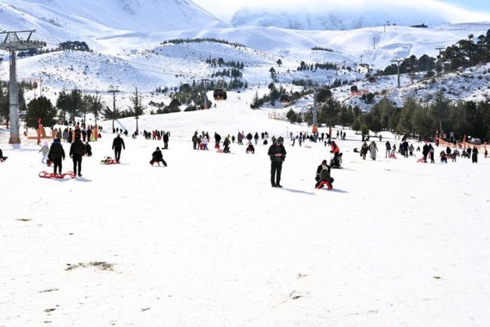 Ücretsiz Seferlerle Davraz’a Akın Ettiler: Çocuklar ve Aileler Karın Tadını Çıkardı