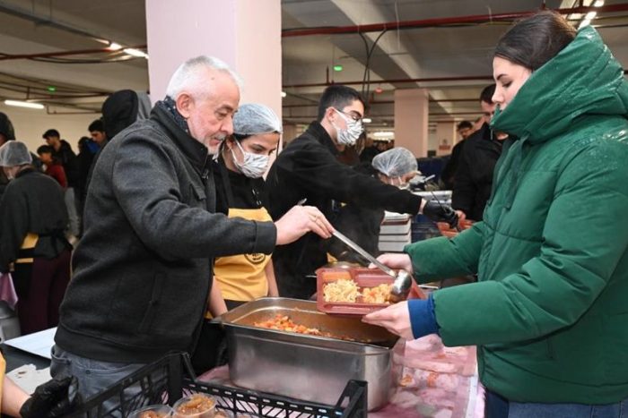 Isparta Belediyesi’nin İftar Sofralarına Yoğun İlgi