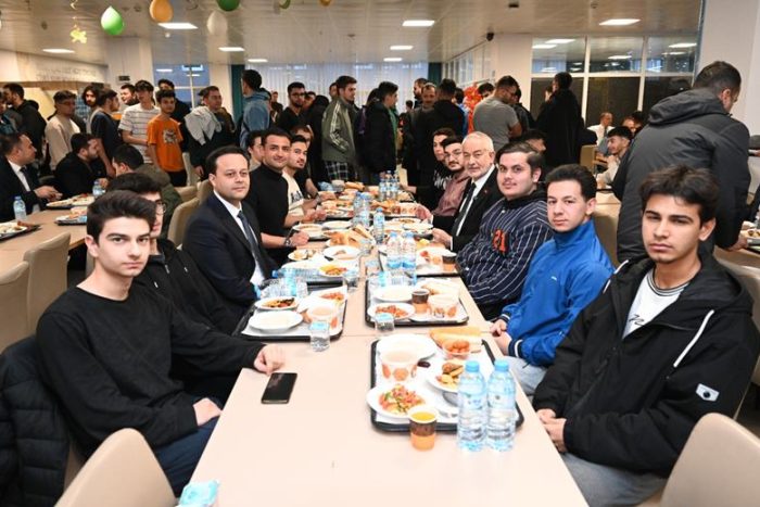 Başkan Başdeğirmen, KYK Erkek Yurdu’nda Öğrencilerle İftar Sofrasında Buluştu