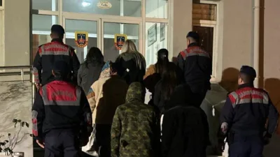 Isparta’da Düzensiz Göç Operasyonları: 57 Yabancı Uyruklu Yakalandı Isparta’da düzensiz göç ve göçmen kaçakçılığıyla mücadele kapsamında yürütülen çalışmalar