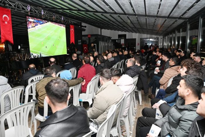 Galatasaray Maçını Birlikte İzleyelim