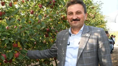 Isparta Elması İçin Kritik Süreç: Şahin’den Mısır Pazarı Vurgusu Isparta ekonomisinin lokomotif ürünlerinden elma için kritik bir eşikte olunduğunu