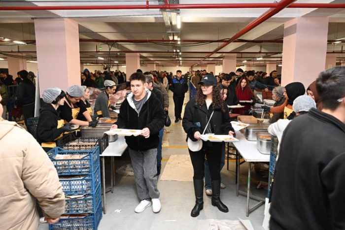 Isparta Belediyesi’nin İftar Sofraları Birlik ve Beraberlik Ruhunu Pekiştiriyor