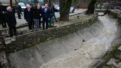 Vali Erin: Taşkın Sonrası Çalışmalar Hızla Başlatıldı Isparta Valisi Abdullah Erin, Aşağı Gökdere köyünde etkili olan sağanak