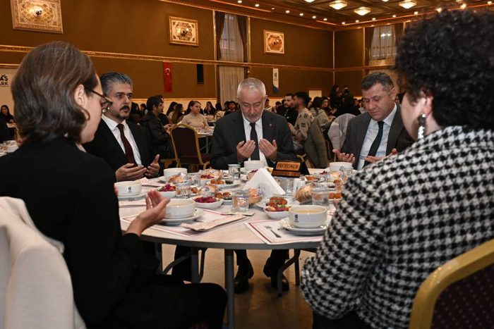 Başkan Başdeğirmen, ISUBÜ’lü Gençlerle İftarda Buluştu