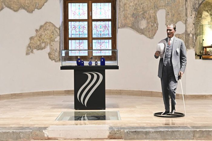 Atatürk’ün Kullandığı Koku ve Kolonya Şişeleri Misparta Koku Müzesi’nde Sergileniyor