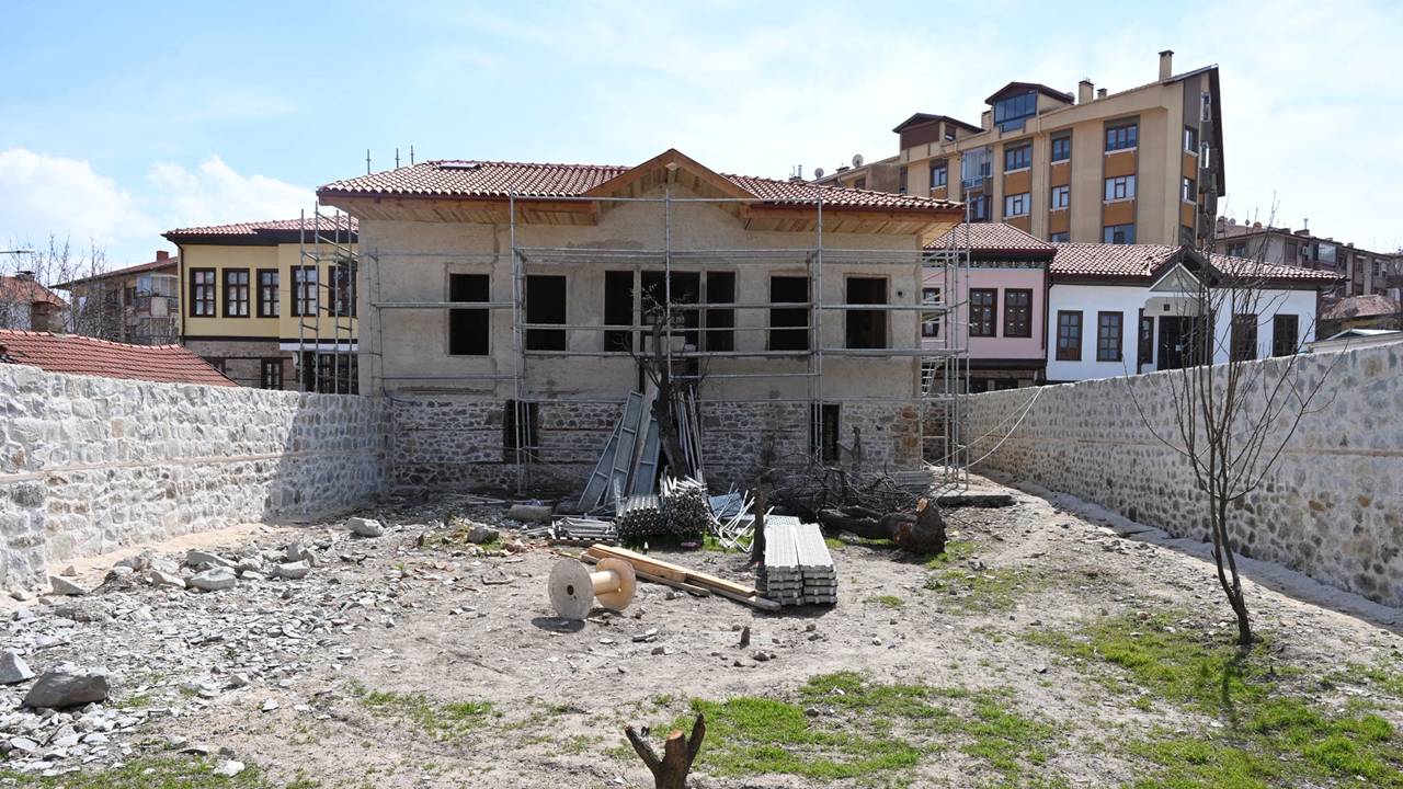 Damgacı Sokak’ta “Beyaz Ev” Projesi Yükseliyor
