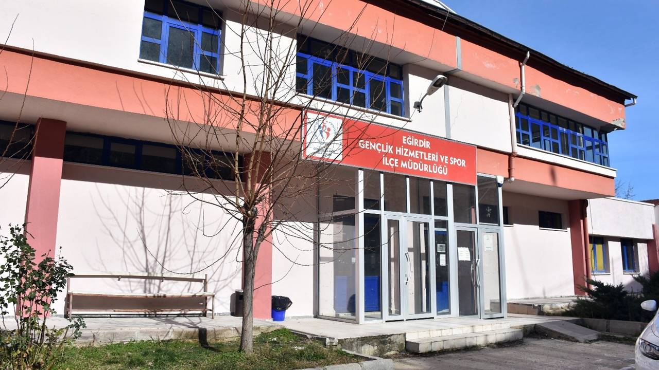 Eğirdir Spor Salonu Yenileniyor
