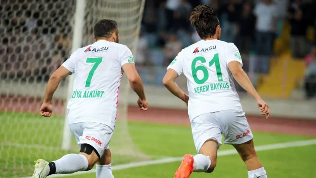 Isparta 32 Spor Kulübü, TFF 2. Lig Kırmızı Grup 33. hafta müsabakasında karşı karşıya geleceği Yeni Mersin İdmanyurdu’nun ligden düşürülmesi ve müsabakalara çıkmaması nedeniyle haftayı 3 puanla kapattı.

Öne Çıkan Detaylar:

Hükmen Tescil: Talimatlar gereği karşılaşma 3-0 hükmen temsilcimiz lehine tescil edildi.

3 Puan Hanede: Bu sonuçla birlikte Isbaş Isparta 32 Spor, haftayı maç yapmadan galibiyetle tamamlayarak puanını yükseltti.

Resmi Açıklama: Kulüp yönetimi, müsabakanın akıbetiyle ilgili kararı kamuoyuna saygıyla duyurdu.