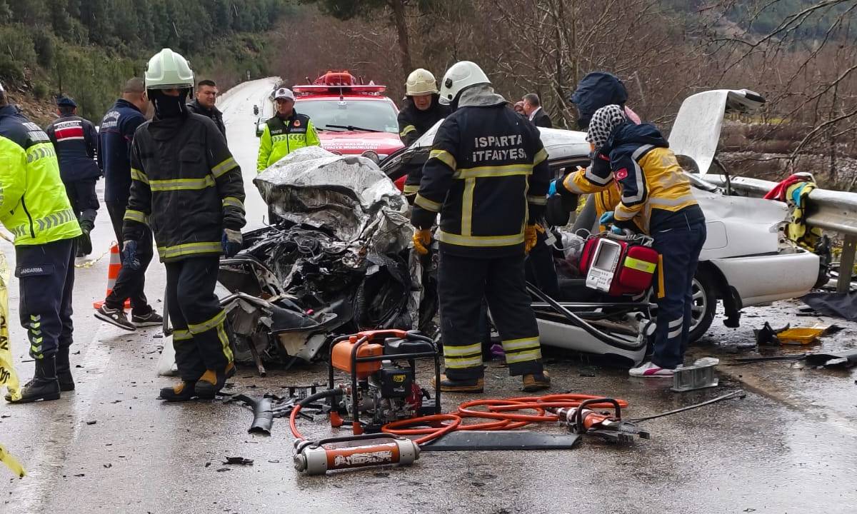 Isparta–Antalya Yolunda Feci Kaza: Ölü ve Yaralılar Var
