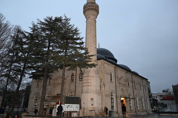 600 Yıllık Tarihi Cami Yeniden Açıldı: Bayram Namazında Büyük Yoğunluk