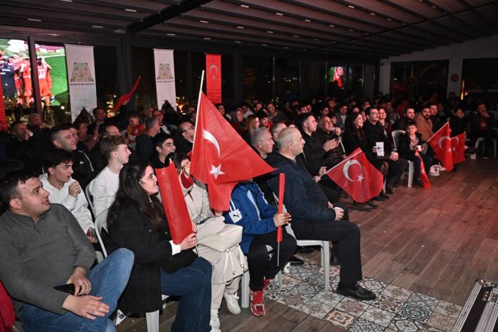 Isparta’da Dev Ekranda Milli Heyecan