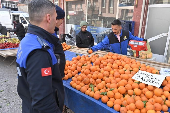 Isparta Belediyesi Zabıta Ekiplerinden Salı Pazarı’nda Kapsamlı Denetim