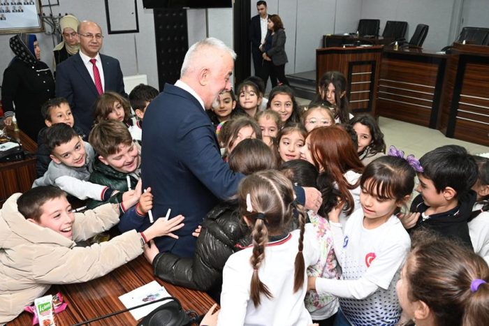 Başkan Başdeğirmen:“Gelecekte Ülkemiz Sizlere Emanet Olacak”