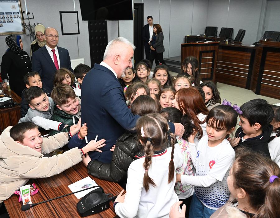 Başkan Başdeğirmen:“Gelecekte Ülkemiz Sizlere Emanet Olacak”