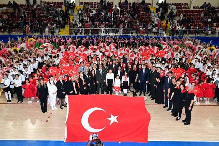 Isparta’da 23 Nisan Coşkusu Işıkkent Spor Salonu’nu Doldurdu