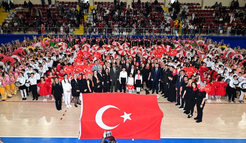 Isparta’da 23 Nisan Coşkusu Işıkkent Spor Salonu’nu Doldurdu