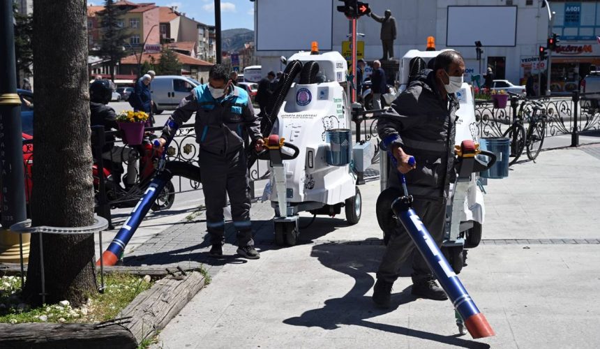 Isparta’nın Temizliğinde “Fil” Devri: Akülü Süpürgeler Isparta Sokaklarında