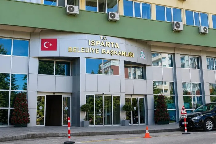 Isparta Belediyesi’nden Kritik Dolandırıcılık Uyarısı: Şükrü Başkan’ın Adını Kullanarak Para İstiyorlar!