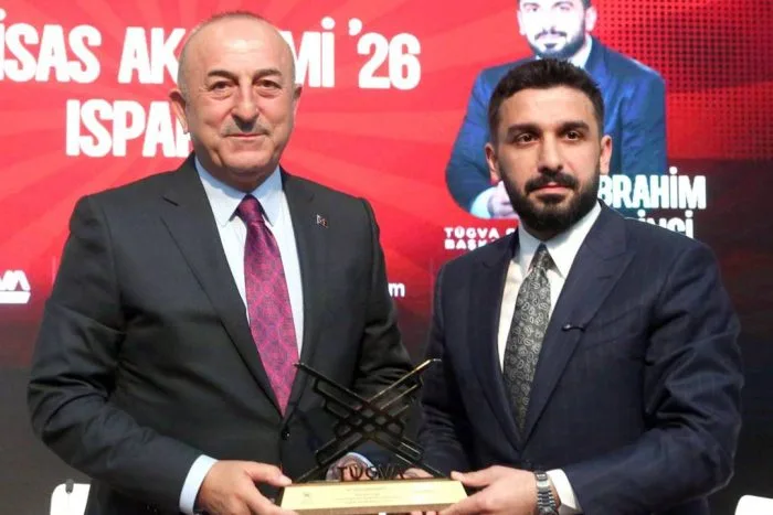 Çavuşoğlu SDÜ’de Gençlerle Buluştu: “Gelecek Sizlerin Omuzlarında”