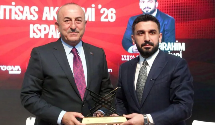 Çavuşoğlu SDÜ’de Gençlerle Buluştu: “Gelecek Sizlerin Omuzlarında”