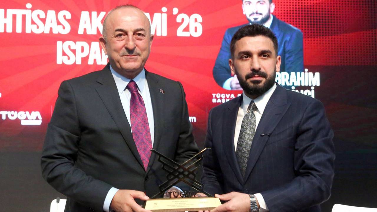 Çavuşoğlu SDÜ’de Gençlerle Buluştu: “Gelecek Sizlerin Omuzlarında”
