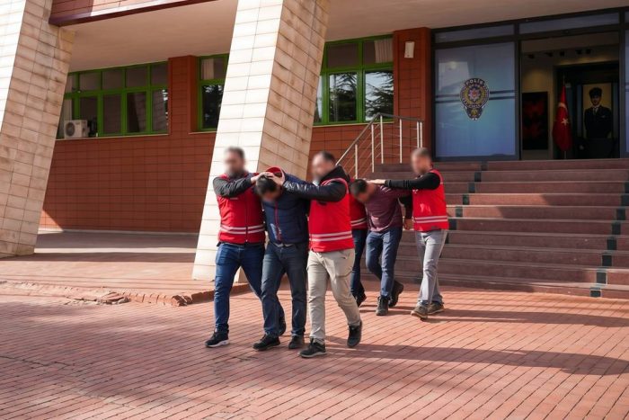 Sahte Ev İlanıyla 1 Milyon TL’lik Vurgun: 2 Şüpheli Tutuklandı