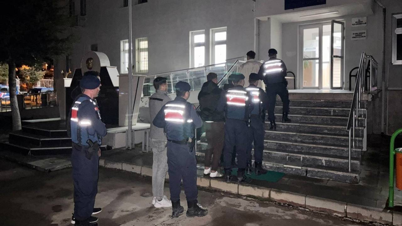 Isparta’da Düzensiz Göç Operasyonu: 56 Yabancı Uyruklu Yakalandı