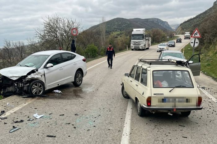 Eğirdir – Gelendost Yolunda Zincirleme Kaza: 3 Yaralı