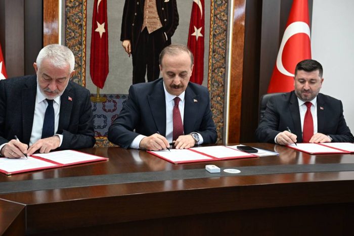 Isparta’da Okullara Halı Saha Müjdesi: Protokol İmzalandı