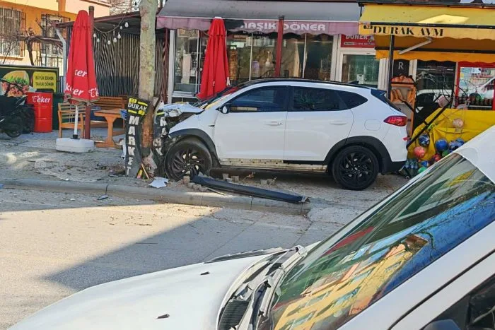 ⚡BAHÇELİEVLER’DE TRAFİK KAZASI: MADDİ HASAR MEYDANA GELDİ!:

Isparta Bahçelievler Mahallesi’nde, muhtarlık binasının üst tarafında bulunan yolda trafik kazası meydana geldi.